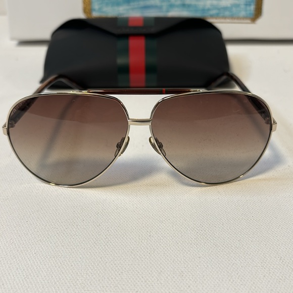 Shelly Drop Gucci Sunglasses with Case - Picture 3 of 8